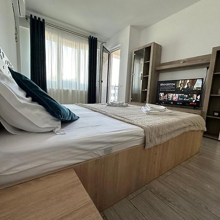 Renting Solutions Studio Yaş Dış mekan fotoğraf