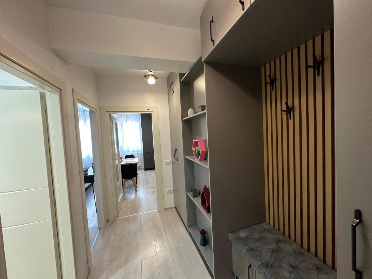 Renting Solutions Studio Yaş Dış mekan fotoğraf