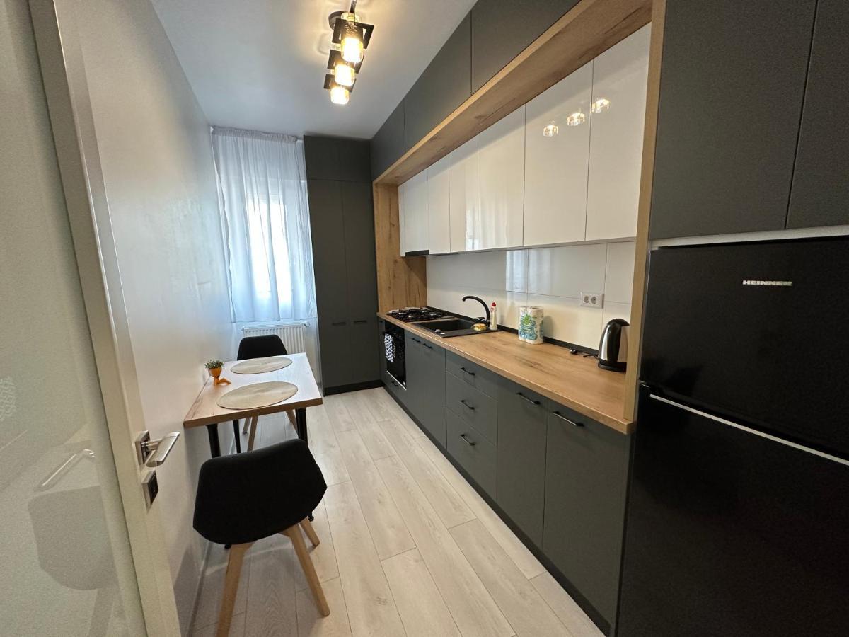 Renting Solutions Studio Yaş Dış mekan fotoğraf