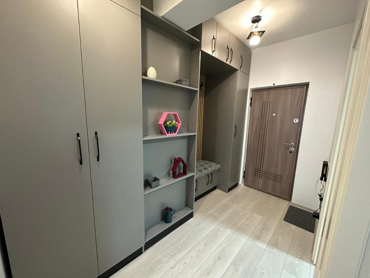 Renting Solutions Studio Yaş Dış mekan fotoğraf